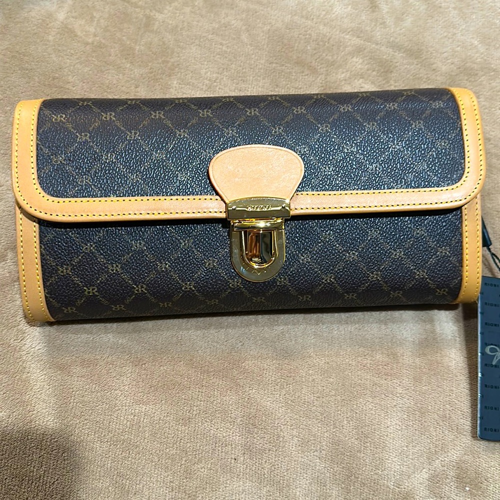 Rioni Signature Chained Clutch STW069